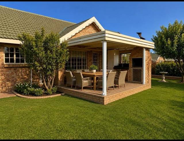 3 BEDROOM TOWNHOUSE FOR SALE IN LANGENHOVENPARK